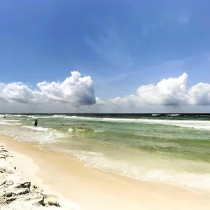  Apartment Pcb With Pool And Grill Access - Walk To Beach!